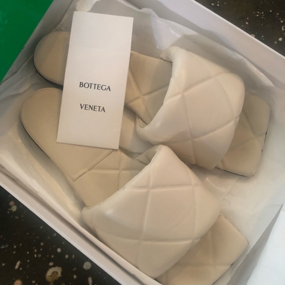 Bottega Veneta BV Rubber Lido Sandals Sea Salt Cream Leather Slides 37.5 $760 - Picture 3 of 8